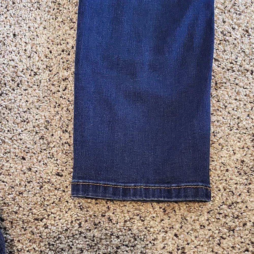 Tahari mid rise capris - Picture 4 of 8